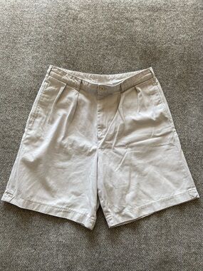 Vintage 1990s J. Crew oarsman pleated chino shorts in stone, size 34